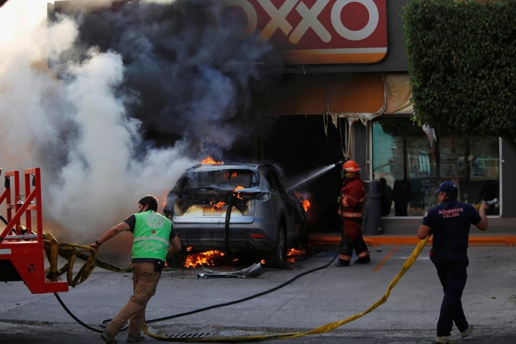 Tearful Mexican cartel chief threatens government after mother’s detention