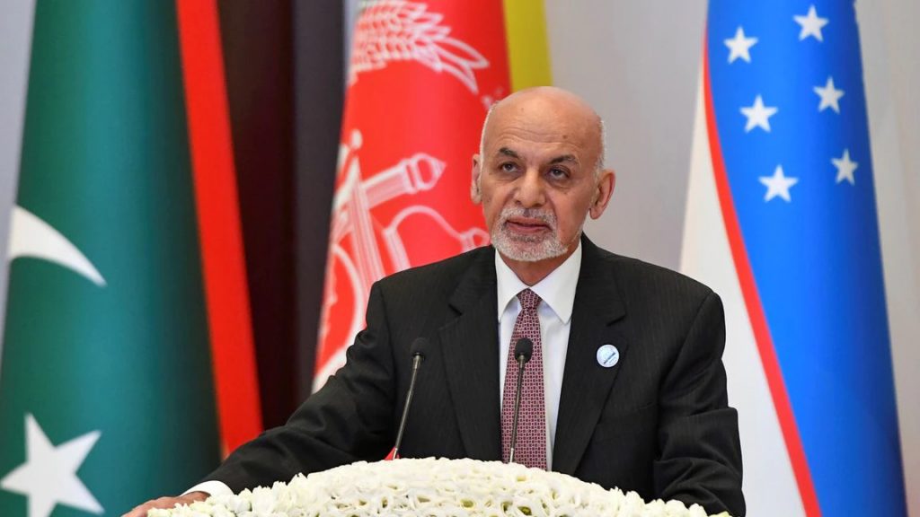 Afghan forces battle Taliban for control of southern city