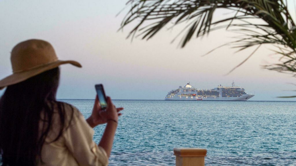 Super cruise ship sets sail from Saudi for first time