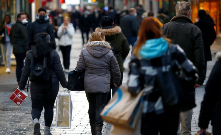 Euro zone retail sales up in October on non-food purchases