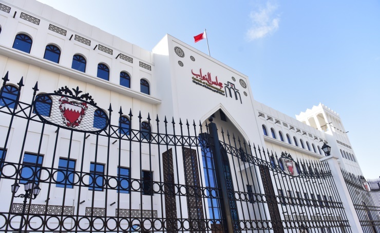 Parliamentary committee highlights Bahraini press’ contributions to development march