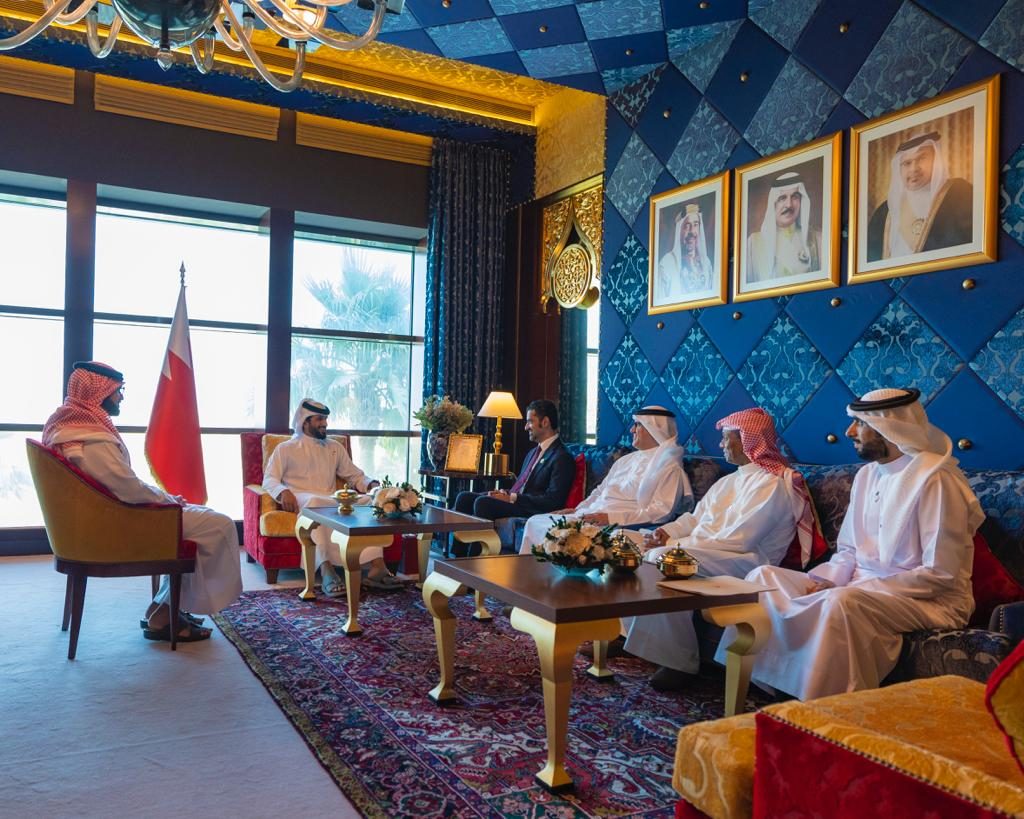 Nasser bin Hamad receives Municipalities Affairs Minister