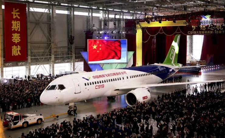 Chinese airline receives first domestic long-range jetliner