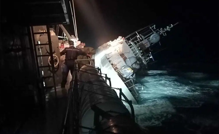 Thai navy searching for 31 sailors in water after ship sank