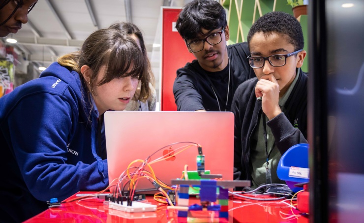 Bahrain hosts International Science and Technology Initiative