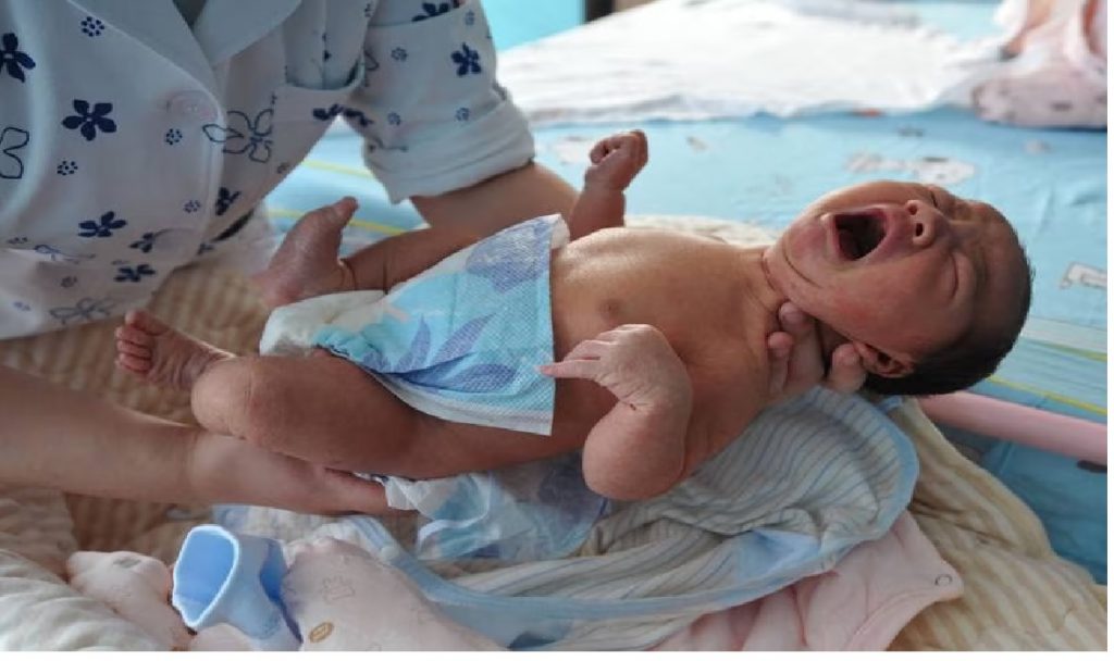 China population declines for first time in 60 years