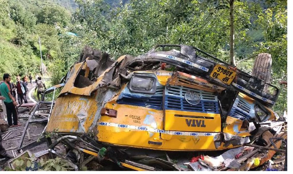 India bus crash kills 10 and injures 30 in Maharashtra