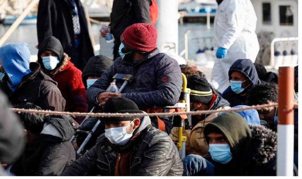 At least 59 migrants dead in shipwreck off Italy