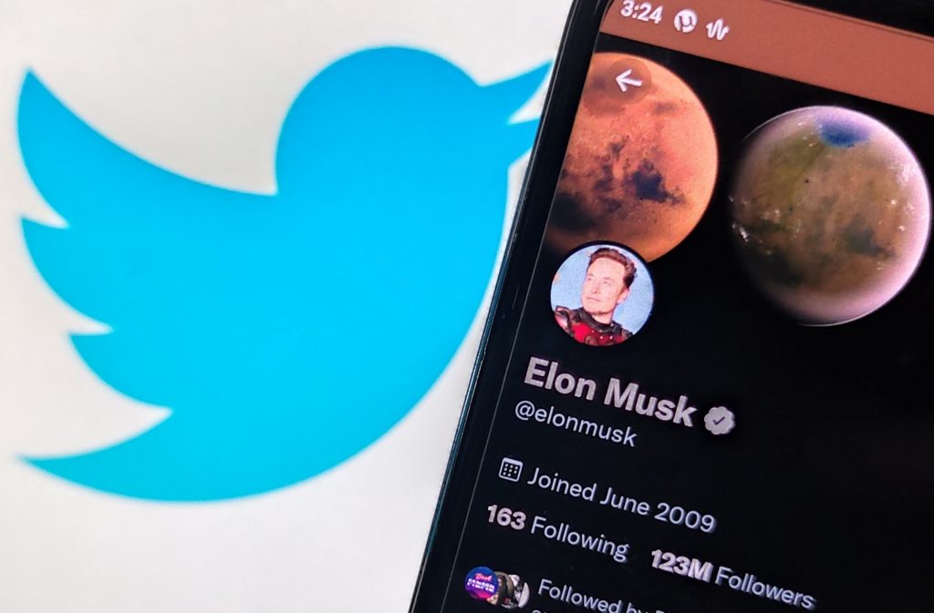 Elon Musk sets reading posts limits on Twitter to prevent data scraping (2nd Ld) elon-musk-sets-reading-posts-limits-on-twitter-to-prevent-data-scraping-(2nd-ld)