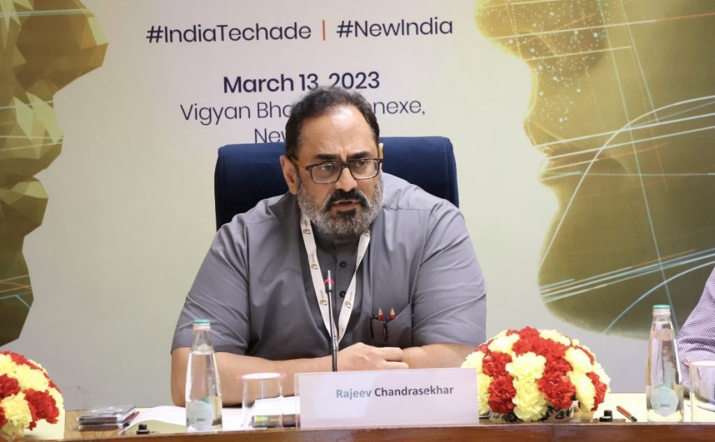 india-rising-steadily-in-global-electronics-supply-chains:-rajeev-chandrasekhar-(ians-interview)