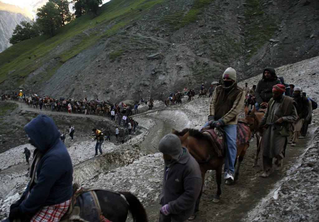7,900-perform-amaranth-yatra,-another-batch-of-4,903-leaves-jammu-for-kashmir