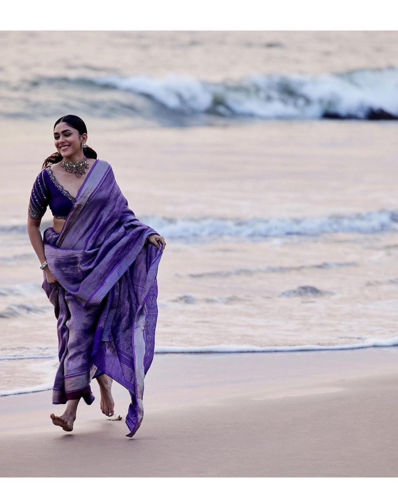 mrunal-thakur-exudes-elegance-in-a-traditional-saree-in-‘#nani30’-first-look