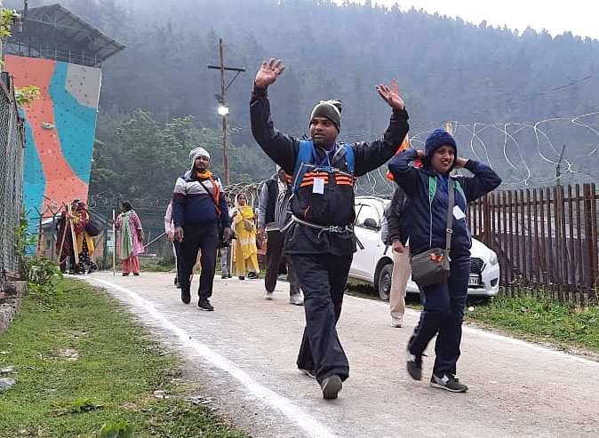 Over 13,000 perform Amaranth Yatra on day 4 over-13,000-perform-amaranth-yatra-on-day-4