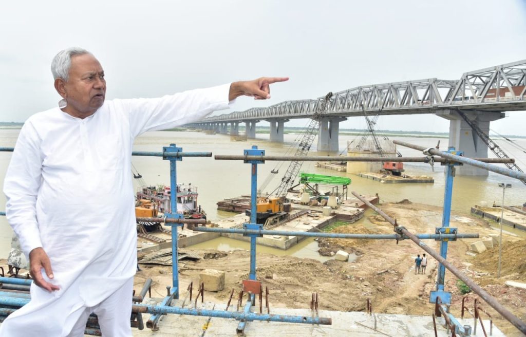 Nitish inspects construction work of ‘Patna marine drive’ nitish-inspects-construction-work-of-‘patna-marine-drive’