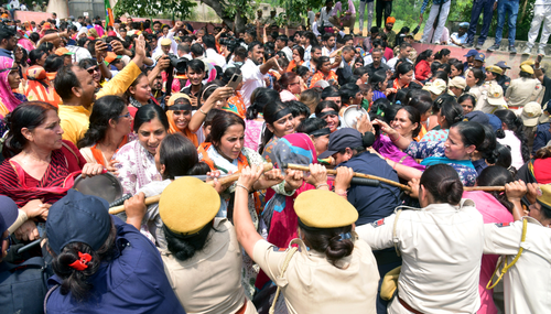 Rajasthan: Police resort to lathi-charge on protesting BJP Mahila Morcha workers, MP Ranjeeta Koli injured (Ld) rajasthan:-police-resort-to-lathi-charge-on-protesting-bjp-mahila-morcha-workers,-mp-ranjeeta-koli-injured-(ld)