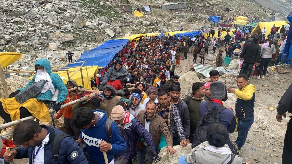 over-18,000-devotees-visit-amarnath-cave-shrine-on-5th-day