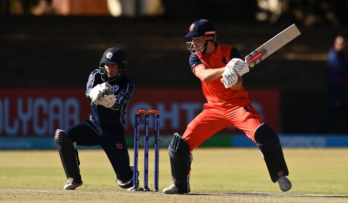 bas-de-leede’s-all-round-heroics-helps-netherlands-seal-odi-world-cup-spot-with-win-over-scotland-(ld)