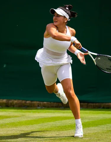 wimbledon:-andreescu-advances-to-second-round,-niemeier-knocks-out-muchova