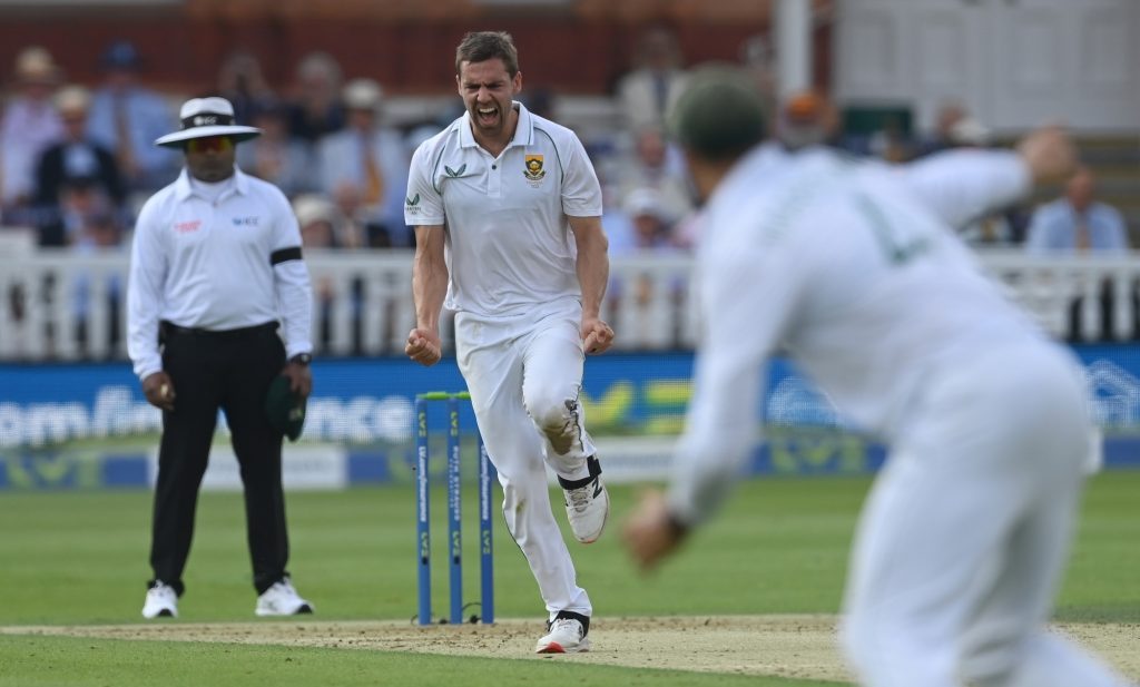 anrich-nortje,-shabnim-ismail-claim-top-honours-at-csa-awards