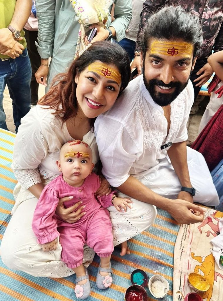 gurmeet,-debina-visit-varanasi-for-youngest-daughter-divisha’s-mundan