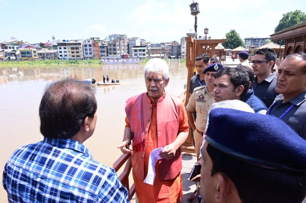 j&k-lg-reviews-preparedness-for-flood-management