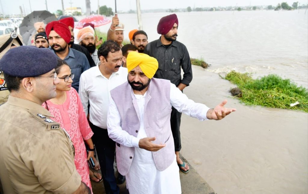 punjab-cm-visits-rain-affected-areas
