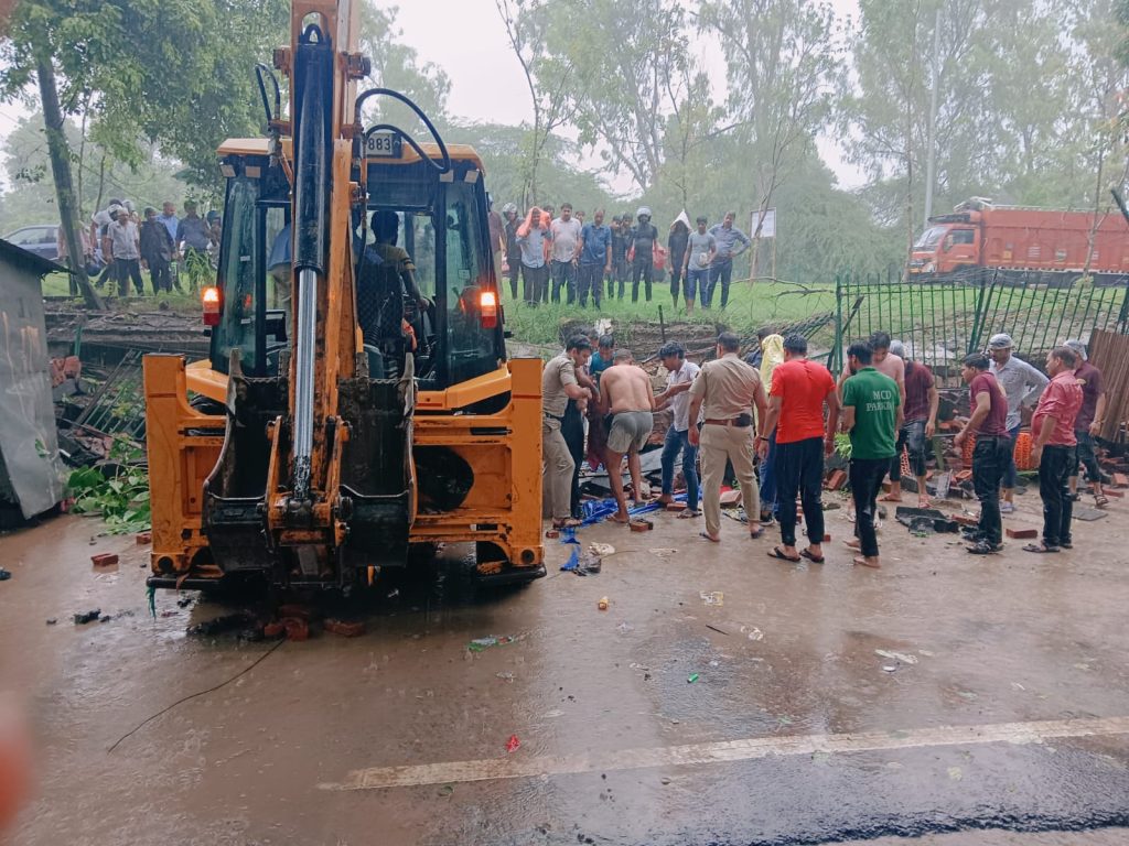 rain-fury:-one-dead,-another-injured-after-boundary-wall-collapses-in-delhi