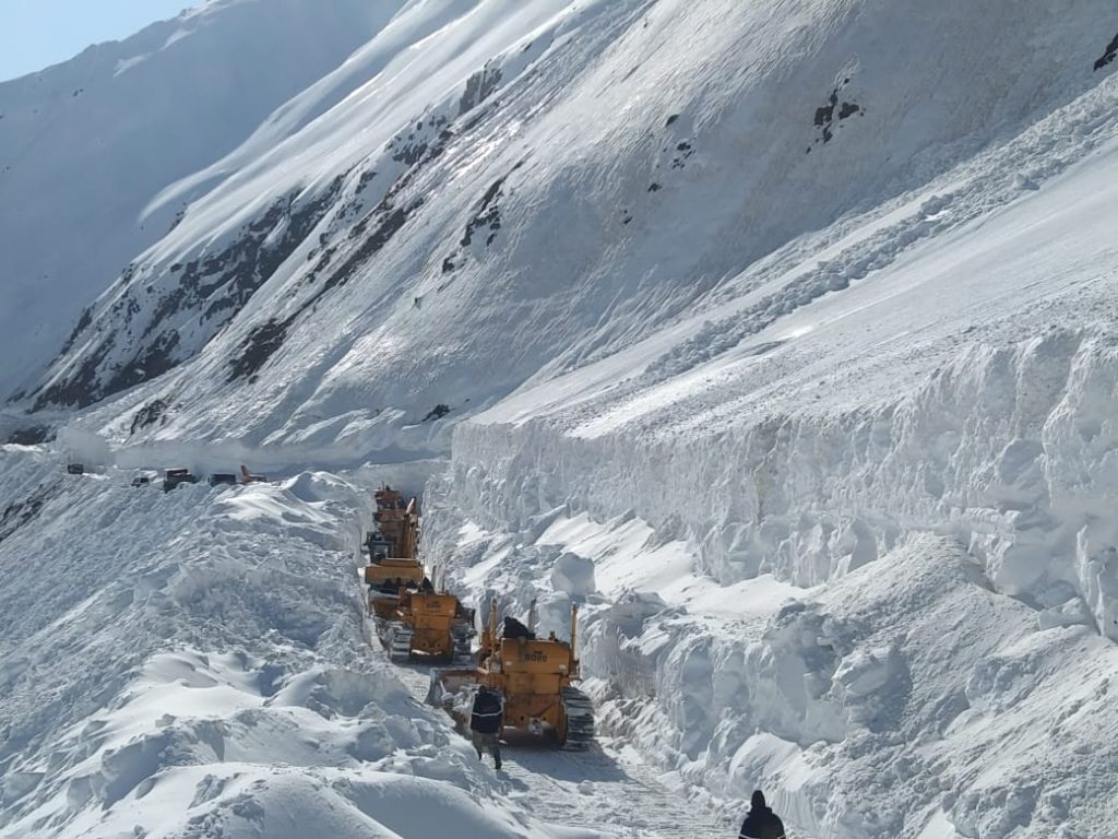 police-rescue-13-people-stranded-in-ladakh