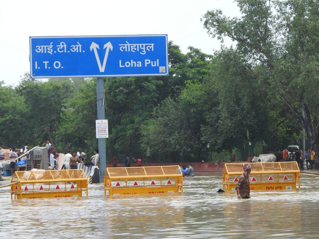 Delhi Traffic Police issues advisory as Yamuna floods low-lying areas in city (Lead) delhi-traffic-police-issues-advisory-as-yamuna-floods-low-lying-areas-in-city-(lead)