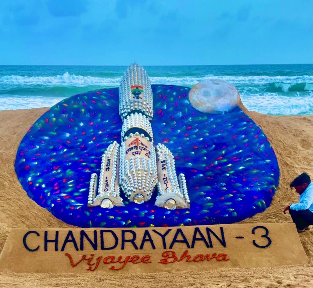 sand-artist-creates-chandrayaan-3-at-puri-beach,-wishes-‘bijayee-bhava’-for-mission