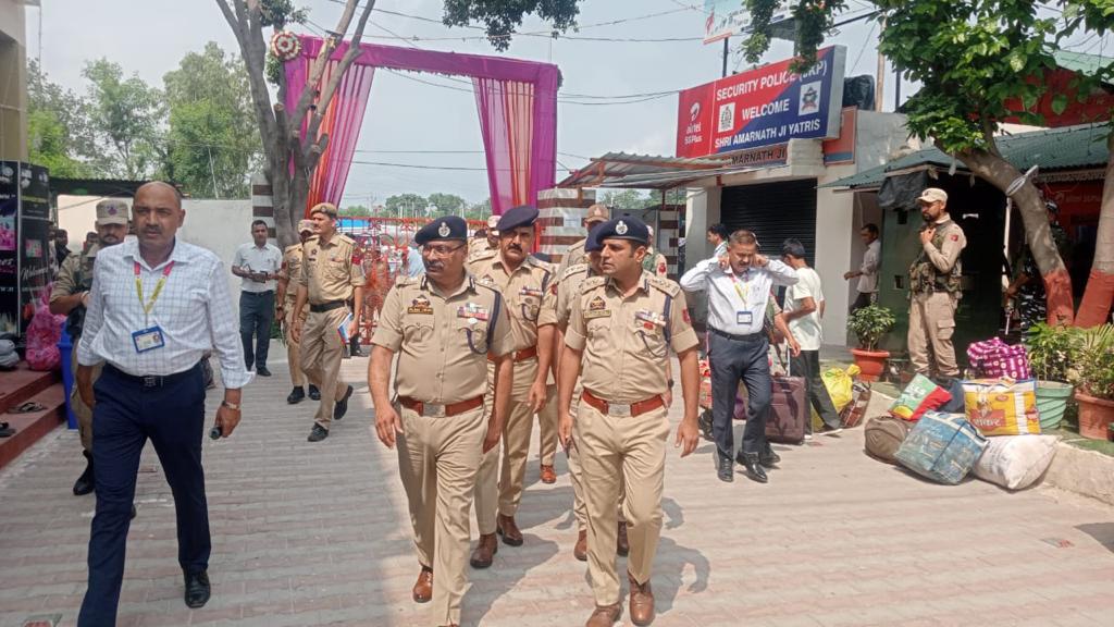 Amarnath Yatra: J&K DGP reviews security arrangements amarnath-yatra:-j&k-dgp-reviews-security-arrangements
