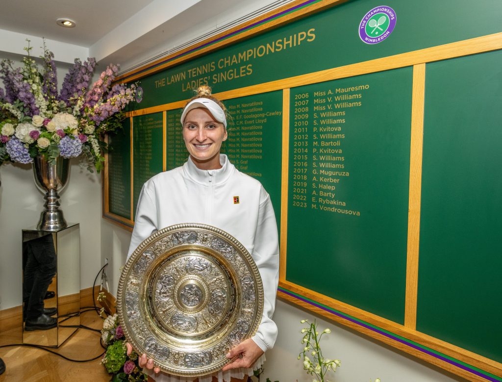 wimbledon:-unseeded-vondrousova-shocks-jabeur-to-clinch-first-grand-slam-title-(ld)