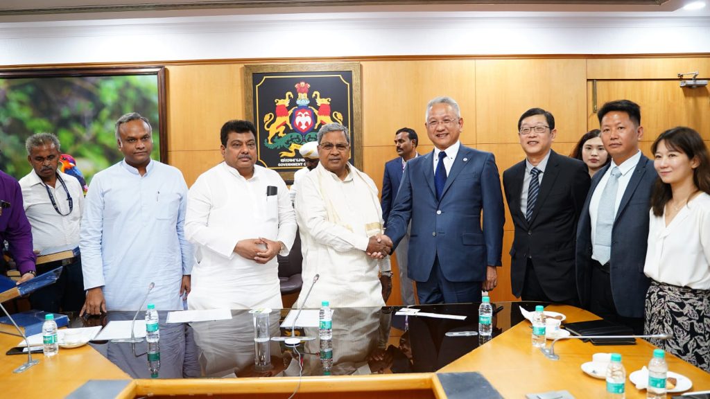 siddaramaiah-holds-talks-with-ceo-of-foxconn-subsidiary-in-b’luru