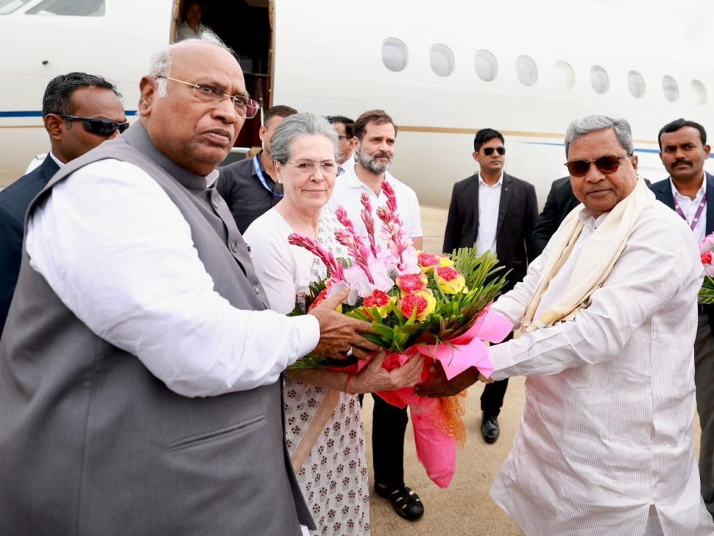 Leaders from 24-political parties arrive in Bengaluru to attend Oppn meet leaders-from-24-political-parties-arrive-in-bengaluru-to-attend-oppn-meet