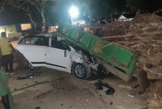 three-killed-as-car-rams-into-tractor-in-karnataka