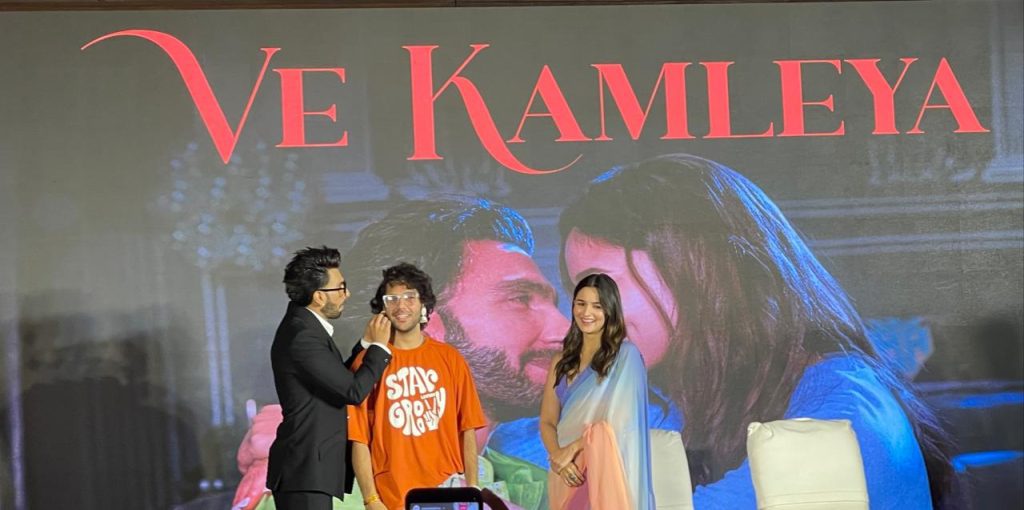 ‘Bhabhi khush hogi’, says Ranveer as fan gifts him earrings ‘bhabhi-khush-hogi’,-says-ranveer-as-fan-gifts-him-earrings