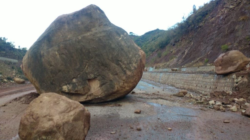 Landslides block Jammu-Srinagar National Highway landslides-block-jammu-srinagar-national-highway