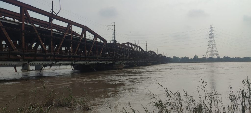 Yamuna again flowing above danger mark in Delhi yamuna-again-flowing-above-danger-mark-in-delhi
