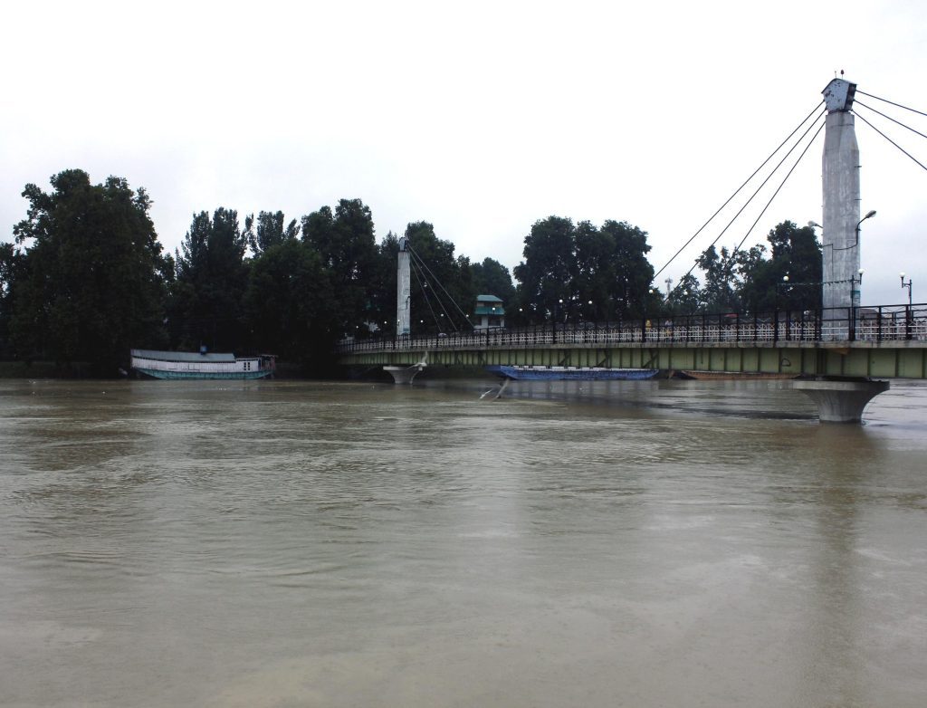 MeT office issues flood risk warning in J&K met-office-issues-flood-risk-warning-in-j&k