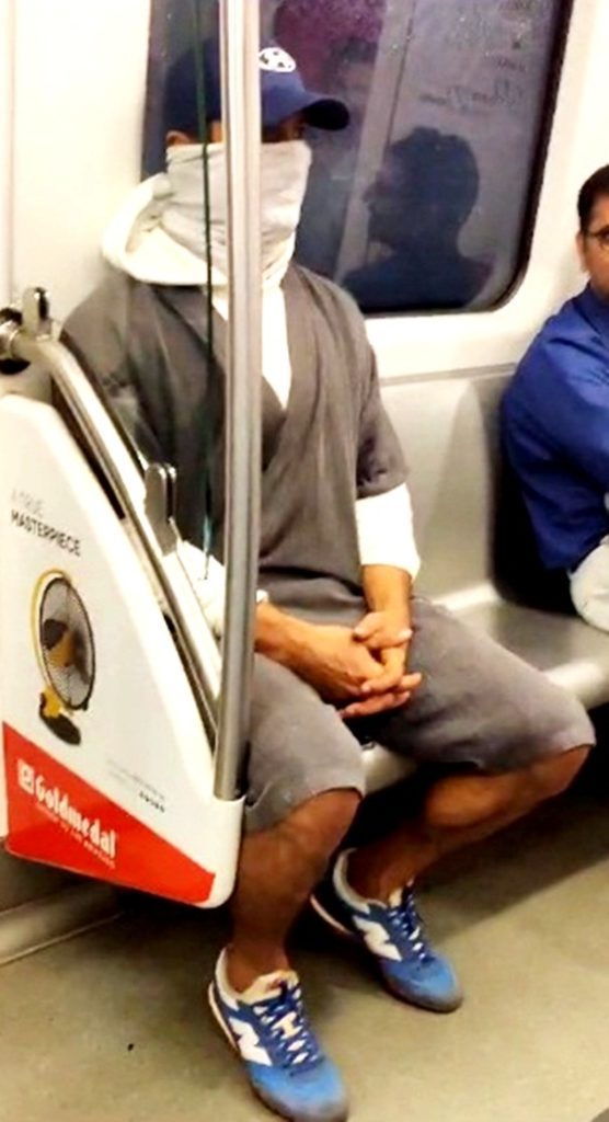 Vidyut Jammwal takes Mumbai metro to get home after work vidyut-jammwal-takes-mumbai-metro-to-get-home-after-work