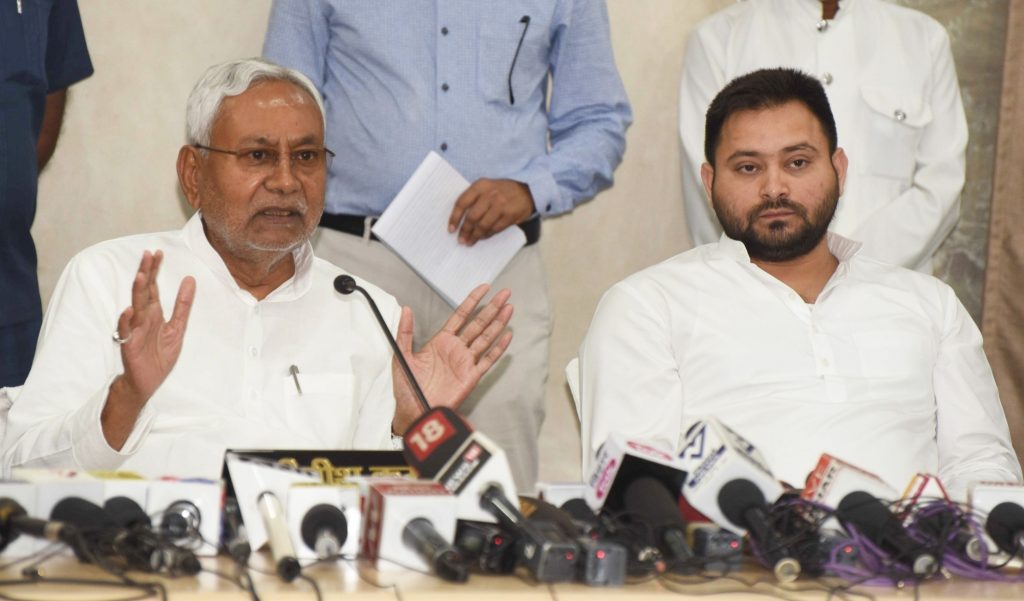 Nitish Kumar goes to Rabri Devi’s residence to meet Lalu Prasad, Tejashwi nitish-kumar-goes-to-rabri-devi’s-residence-to-meet-lalu-prasad,-tejashwi