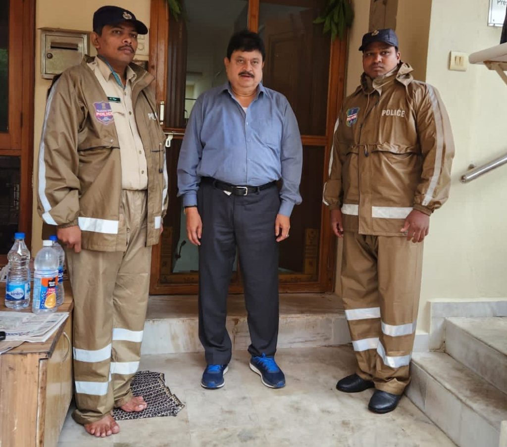 Telangana BJP leaders placed under house arrest telangana-bjp-leaders-placed-under-house-arrest