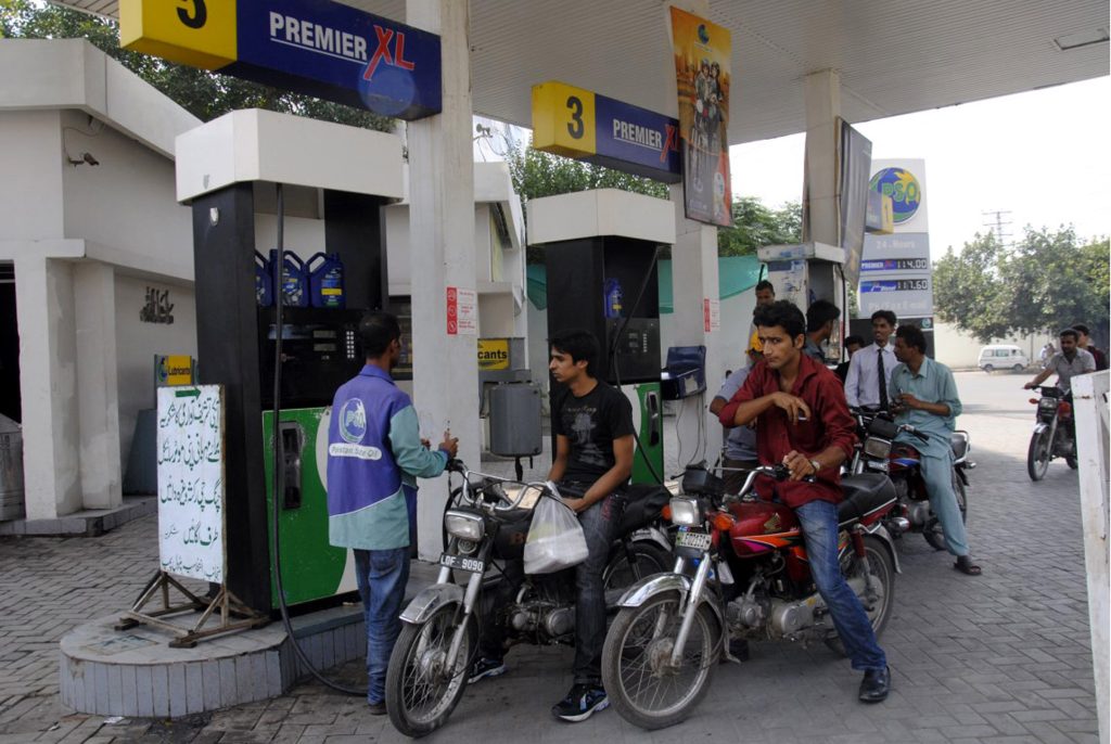 pak-petroleum-dealers-threaten-to-shut-down-fuel-stations