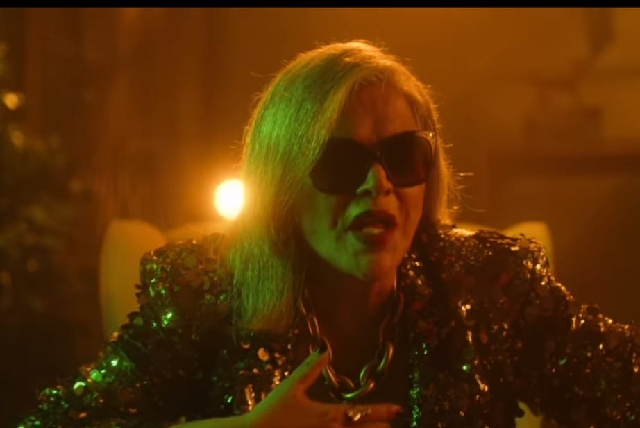 Zeenat goes all bling as she raps song from ‘Dum Maro Dum’, mouths Poo’s dialogues from ‘K3G’ zeenat-goes-all-bling-as-she-raps-song-from-‘dum-maro-dum’,-mouths-poo’s-dialogues-from-‘k3g’