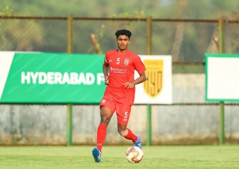 reliance-foundation-young-champs-bag-brace-with-two-graduates-signing-isl-contracts