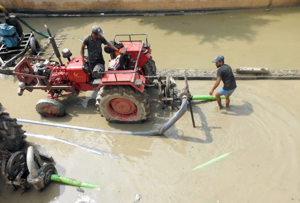 alert-issued-as-2.9-l-cusec-water-released-in-yamuna-river