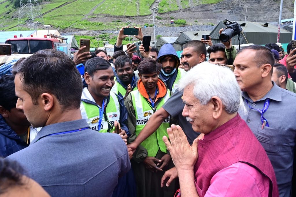 J&K LG visits Baltal base camp, interacts with Amarnath pilgrims j&k-lg-visits-baltal-base-camp,-interacts-with-amarnath-pilgrims