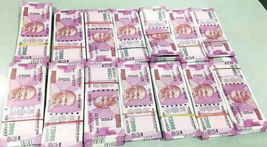 Delhi cash van guard held for stealing Rs 20 lakh delhi-cash-van-guard-held-for-stealing-rs-20-lakh