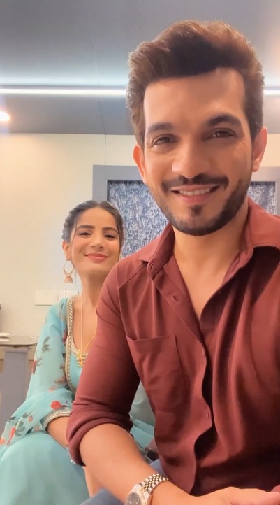 arjun-bijlani-plays-prank-on-nikki,-hides-her-make-up-room-keys-on-sets