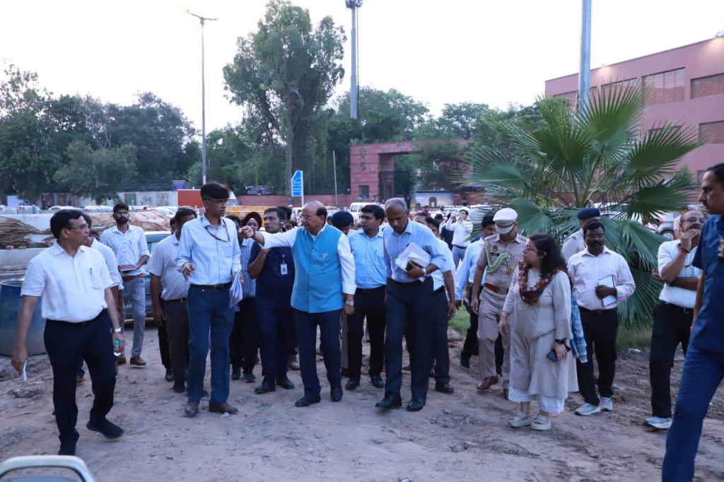 Delhi L-G inspects IECC complex at Pragati Maidan delhi-l-g-inspects-iecc-complex-at-pragati-maidan
